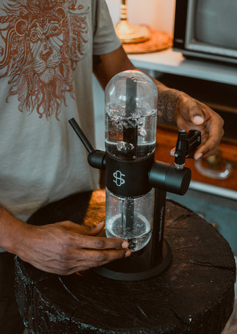 No contact smoke delivery system on Stundenglass in-use